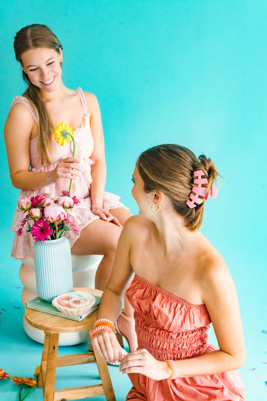 Calming Coral Large Classic Clip